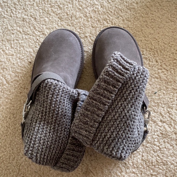 Uggs - Picture 1 of 3